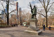 Statue de Christophe Colomb (par Jeronimo Suol) dans Central Park, New York, vue de jour avec arbres par Mohamed Abdelrazek Aperçu