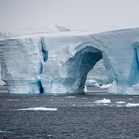 Tabular iceberg by Floris Hieselaar