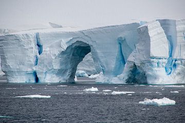 Tabular iceberg by Floris Hieselaar