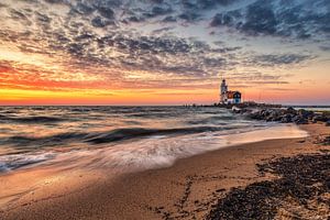 Zonsopkomst bij Het Paard van Marken van Dick Portegies