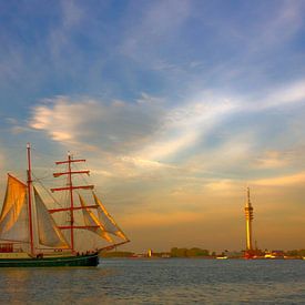 Zeilschip in strijklicht Markermeer van Juul Baars