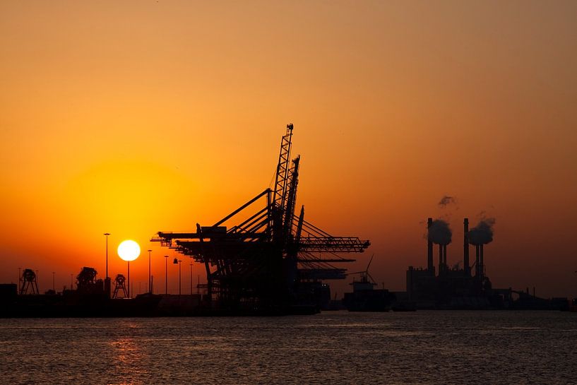 Sunset on the Maasvlakte by Guido Akster