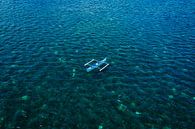 Drone shot van een leeg bootje in de Filippijnen van Roy de ruiter thumbnail