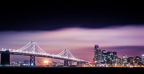 Bay Bridge in San Francisco in de avond