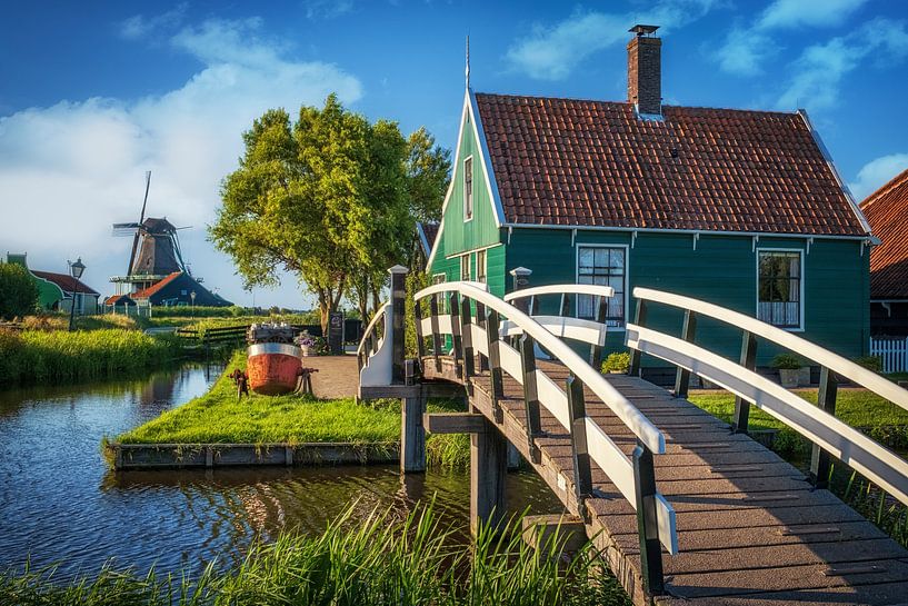 Mühle und alte Fassmacherei in der Zaanse Schans in Zaandam von Bart Ros