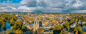 Luftaufnahme der Stadt Zwolle am Sassenpoort im Herbst von Sjoerd van der Wal Fotografie