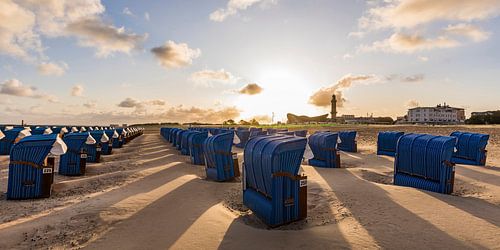 Strandstoelen op het strand van Warnemünde
