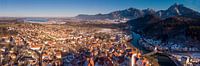 Luchtfoto van Füssen met bergen en blauwe lucht op de achtergrond