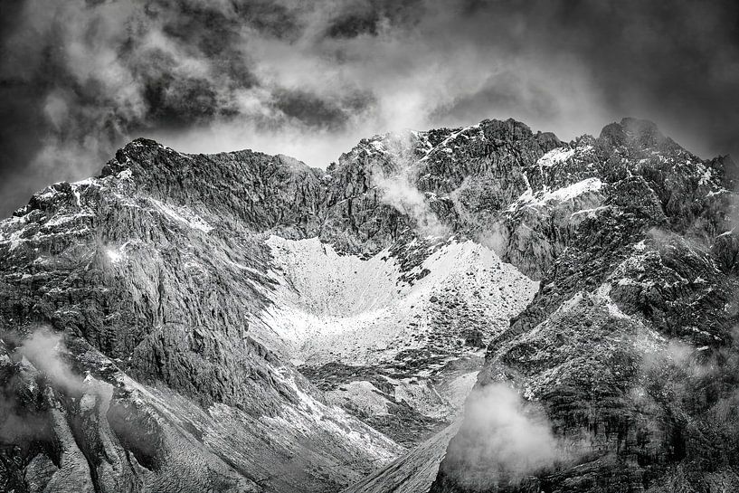 Von Wolken umgebene Berggipfel von Heiko Meier
