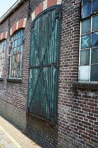 Fenster und Türen eines Lagerhauses von Jeffry Clemens