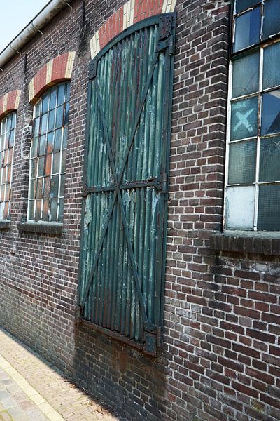 Ramen en deur van een warehous van Jeffry Clemens