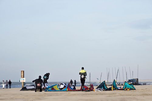 Kitesurfer am Strand