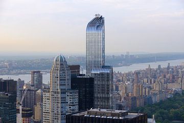 Manhattan mit dem One57 alias The Billionaire Building, gesehen vom Empire State Building von Merijn van der Vliet
