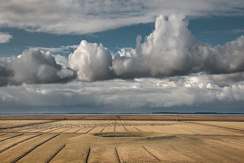 Cloudy skies above the Noorderleeg, the outer dike Wadden Sea area of the province of Priesland