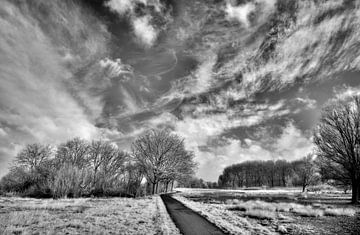 Wolkenlucht boven de Noorderneg, Heiloo van Mike Bing