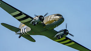 Vorbeiflug einer Douglas C-53D Skytrooper.