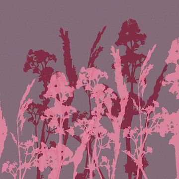 Abstrakte botanische Kunst. Blumen in Neon-Pink, Rot auf Lila. von Dina Dankers