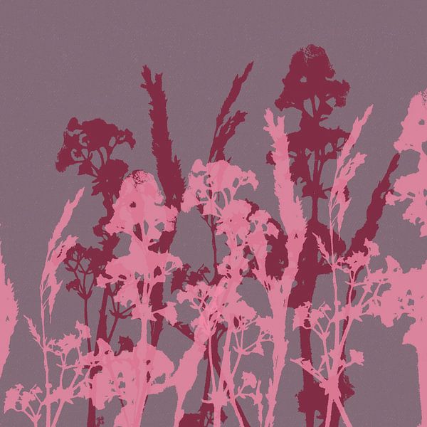 Abstrakte botanische Kunst. Blumen in Neon-Pink, Rot auf Lila. von Dina Dankers