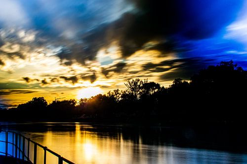 Zonsondergang bij de Donau
