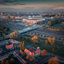 Vue aérienne du stade de football De Kuip à Rotterdam, aux Pays-Bas. sur Niels Tichelaar