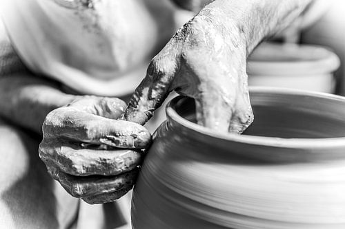 Potter/ceramist (craft in close-up)