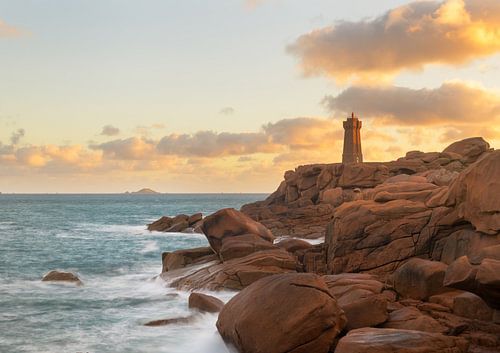 Sunrise at lighthouse Le Phare Mean Ruz, Ploumanac'h by Jos Pannekoek