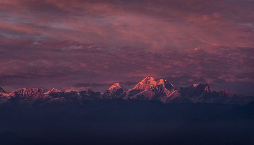 Coucher de soleil Himalaya avec un éclat rose par Ellis Peeters
