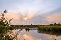 Sonne hinter Wolken über dem Teich von Johan Vanbockryck Miniaturansicht