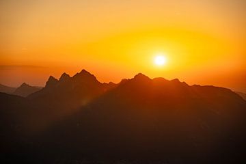 Sonnenuntergang über den Tannheimer Bergen von Leo Schindzielorz
