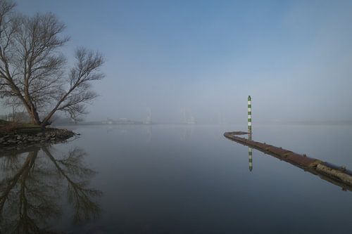 Mist bij stuw- en sluizencomplex Amerongen - Maurik