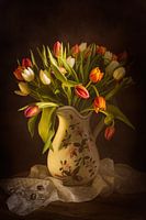 Stilleben mit schönen Tulpen