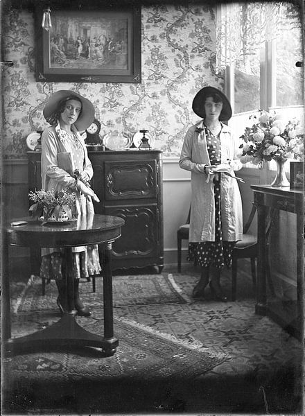 Sisters 1920s by Timeview Vintage Images