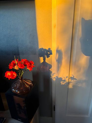 Avondlicht - Vaas met bloemen van AiArtLand