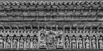 Skulpturenserie als Dekoration an einer Kirche in Nordspanien von Harrie Muis