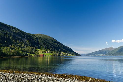 Am Ufer des Eidsfjords