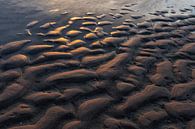 Zandribbels op het strand tijdens het gouden uurtje van Jefra Creations thumbnail