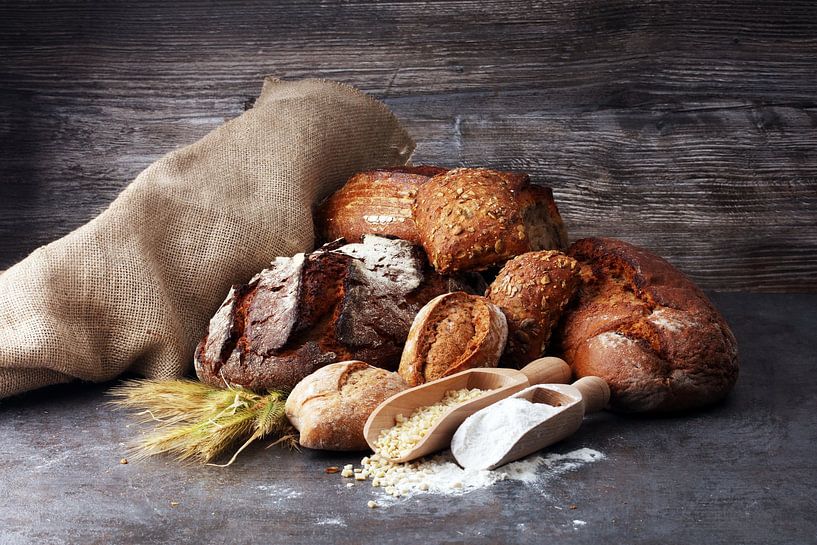 Verschillende soorten brood en broodjes op een bakkersposter van Beats