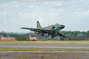 Historischer Flug der schwedischen Luftwaffe Saab J32B Lansen.