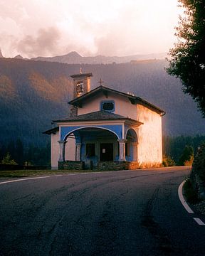 église au coucher du soleil en italie sur Doris Dobbenberg