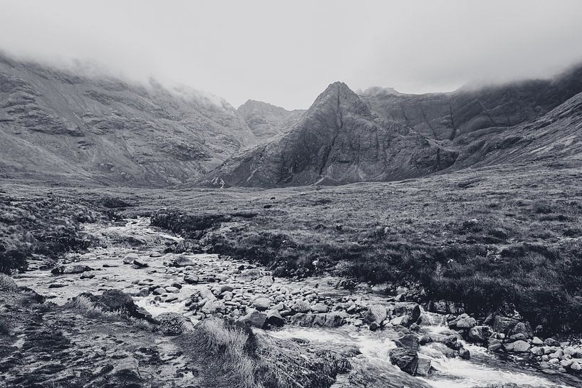 Die wunderschönen Fairy Pools im Coire Valley auf der schottischen Insel Skye. von Jakob Baranowski - Photography - Video - Photoshop