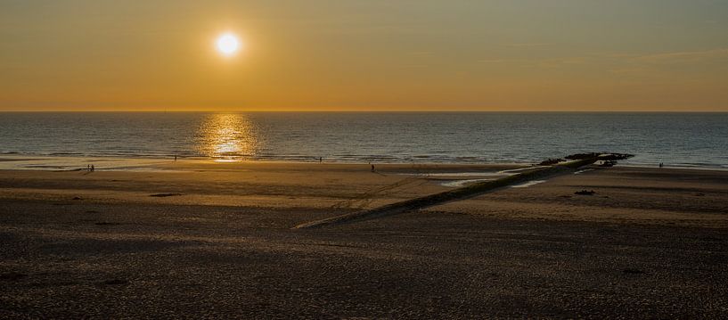 Ondergaande zon te Westende-bad par Ronald De Neve