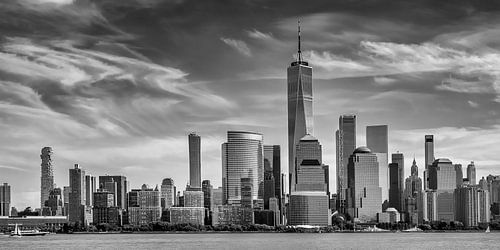 Lower Manhattan Skyscraper – Monochrome Panorama by Melanie Viola