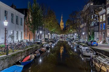 Amsterdamer Turm im Wasser von Manon van Alff