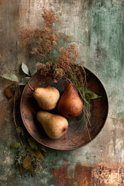 Stille Ernte –  Ruhiges Birnenbild – Petrol von Joriali Fine Art
