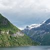 Uitzicht in het Geirangerfjord, Noorwegen van Capture the Light