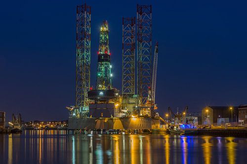 Boorplatform aan de trawlerkade in IJmuiden