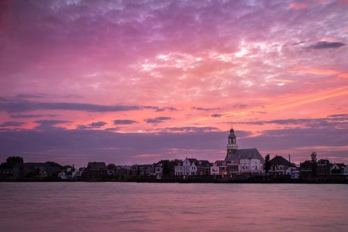 Schilderachtige lucht boven Lekkerkerk van Gerard Stasse Fotografie