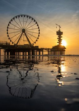 Zonsondergang Scheveningen van John Beemsterboer