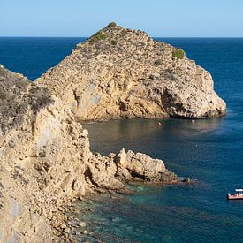 Rocher de Cap Prim sur la côte méditerranéenne sur Adriana Mueller