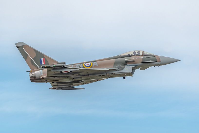 Vorbeiflug eines Eurofighter Typhoon der Royal Air Force in einem schönen Farbschema während der RIA von Jaap van den Berg